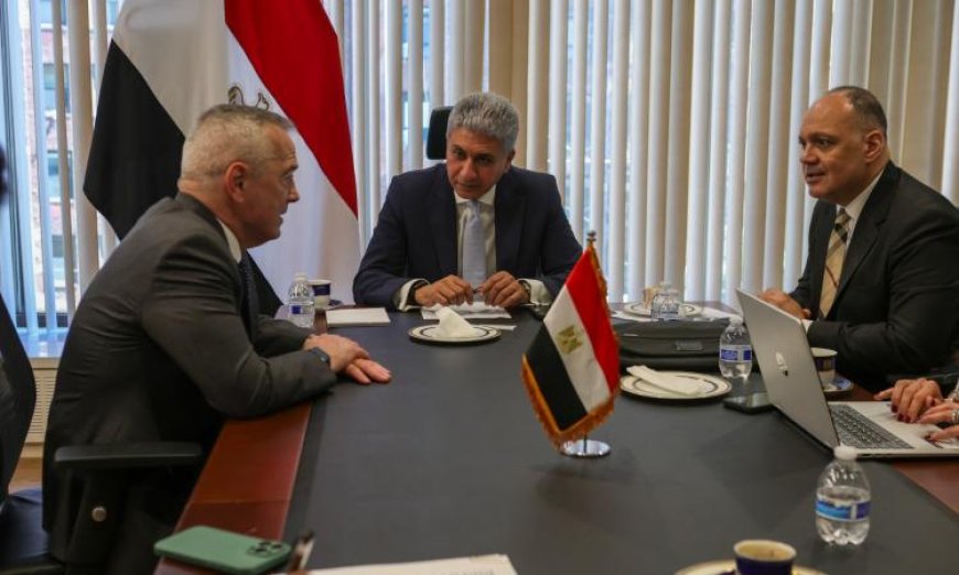 وزير السياحة يناقش استعادة الآثار المصرية المهربة بطرق غير قانونية