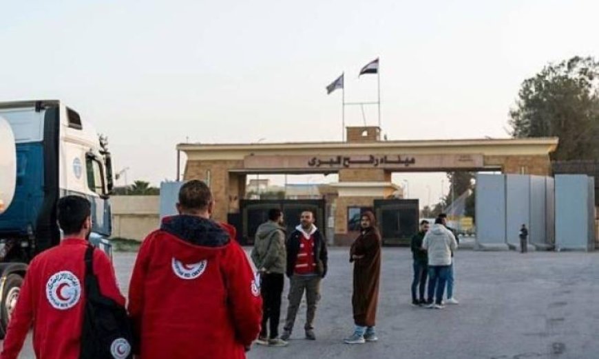 معبر رفح البري يستقبل مجموعة جديدة من العائدين الفلسطينيين في خطوة إيجابية نحو العودة