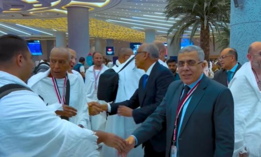 بعثة أسر شهداء الشرطة تصل الأراضي المقدسة لأداء مناسك الحج وسط مشاعر قوية بالفيديو
