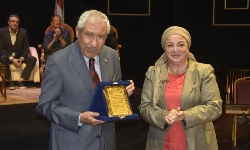 انطلاق صالون أكاديمية الفنون الثقافي كمنصة مثيرة للحوار والإبداع بالصور