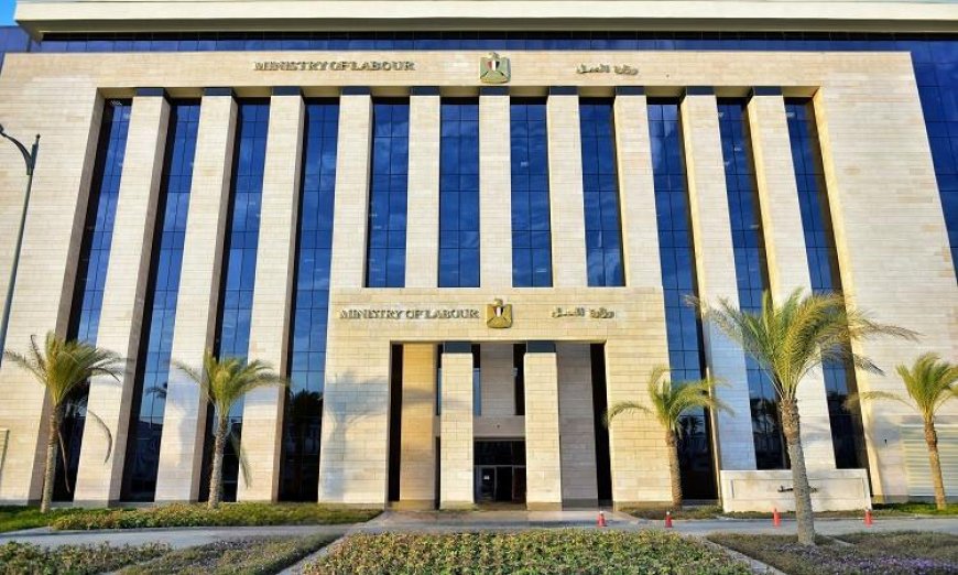 وزارة العمل تطلق 63 فرصة عمل متنوعة في شركتين بمدينة السويس