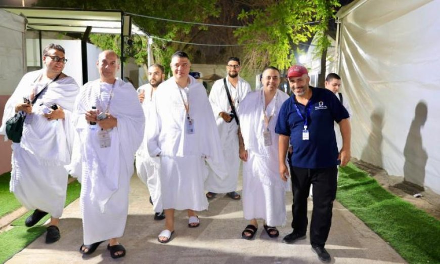 رئيس بعثة حج الجمعيات الأهلية يقوم بجولة تفقدية لمخيمات الحجاج في عرفات بالصور