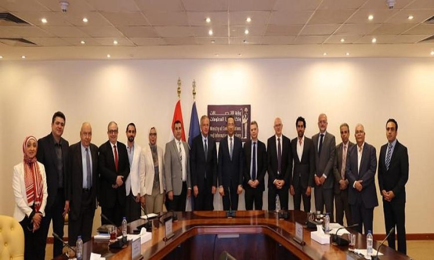 وزير الاتصالات يناقش سبل تعزيز التعاون مع غرفة صناعة تكنولوجيا المعلومات