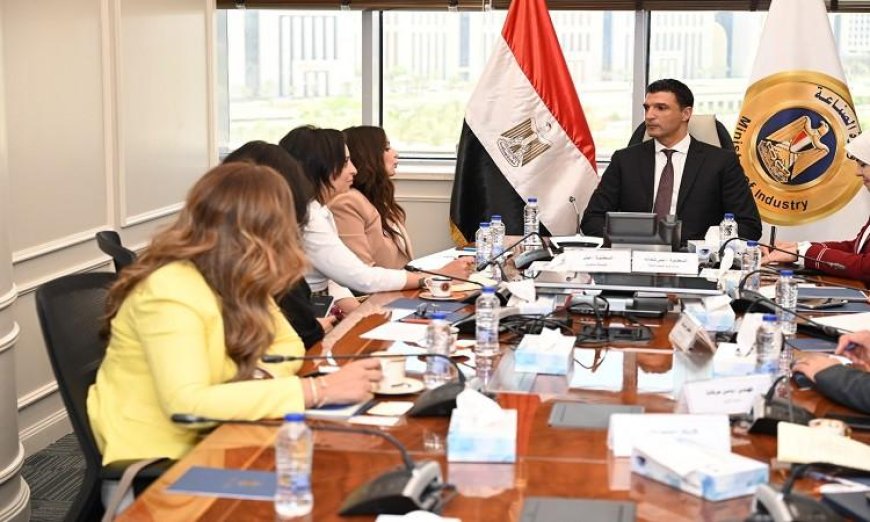 وزير الصناعة يناقش مع ساويرس للتنمية الاجتماعية إطلاق برنامج التعليم المهني لتعزيز المهارات الشابّة