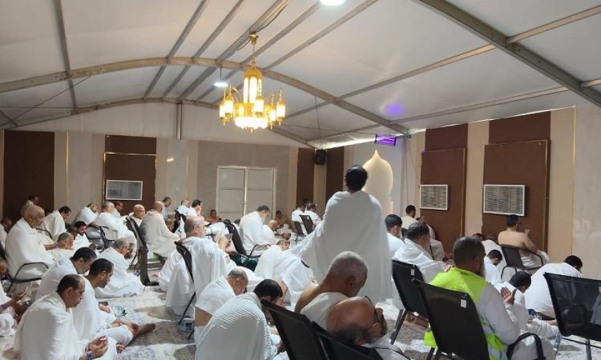حجاج السياحة يتأهبون للانتقال من عرفات إلى مزدلفة في ختام يوم عرفة