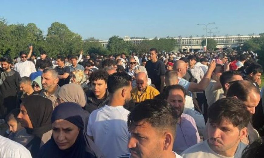 آلاف المسلمين يحتفلون بعيد الأضحى بأداء الصلاة في المركز الإسلامي الكبير في فيينا