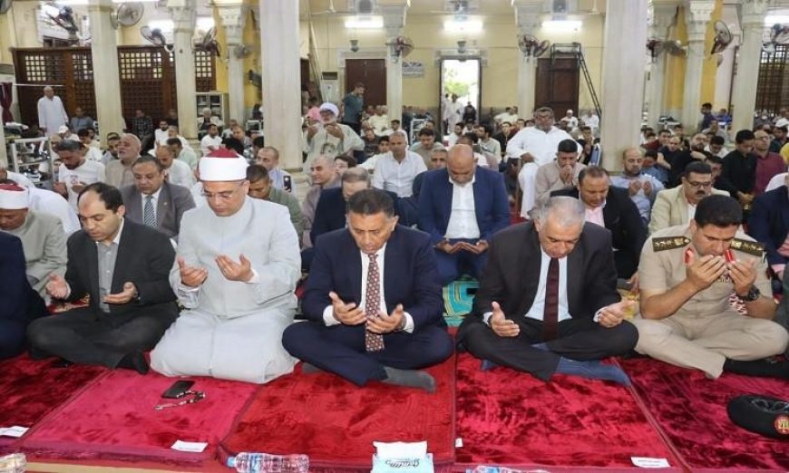 محافظ القليوبية يحتفل بعيد الأضحى المبارك بأداء الصلاة في مسجد ناصر بمدينة بنها