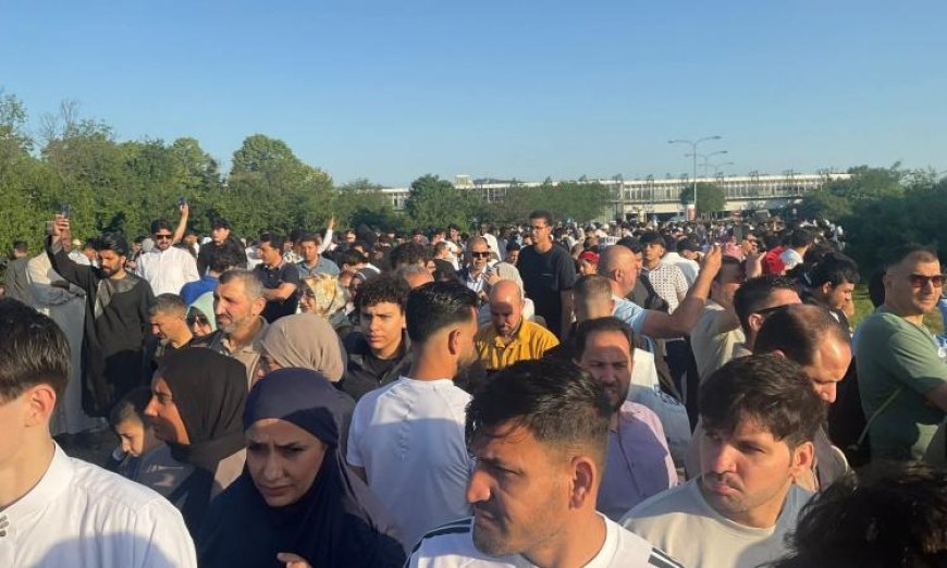 آلاف المسلمين يحتفلون بعيد الأضحى المبارك بأداء الصلاة في المركز الإسلامي الكبير بفيينا