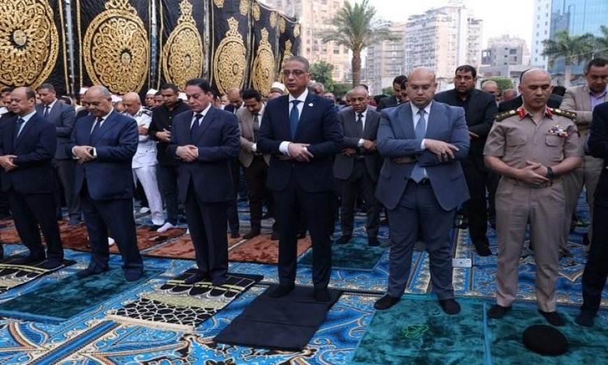 محافظ الجيزة يشارك في صلاة عيد الأضحى بمسجد مصطفى محمود