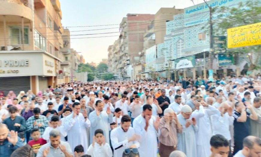 آلاف المواطنين في بني سويف يحتفلون بعيد الأضحى بأداء الصلاة في أجواء مفعمة بالروحانية