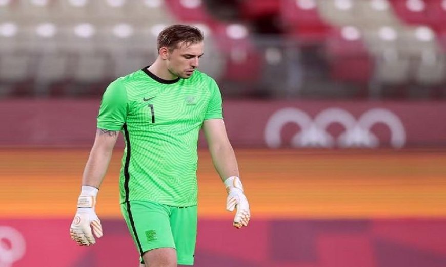 حارس مرمى نيوزيلندا يتخلى عن فرحة زفافه من أجل اللعب في كأس العالم