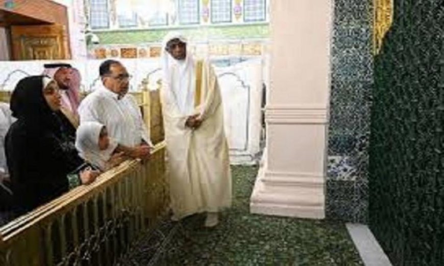 زيارة رئيس الوزراء إلى المسجد النبوي وأداء الصلاة فيه تسلط عليه وكالة واس الضوء