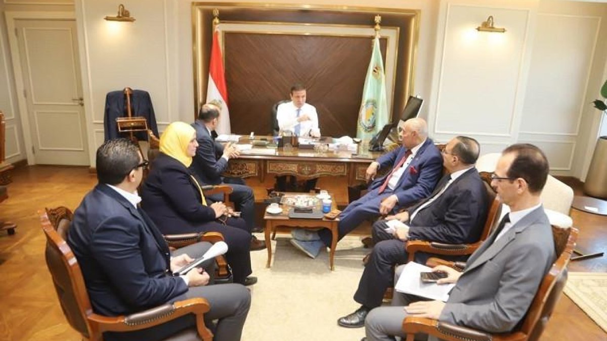 وزير الزراعة يناقش طلبات المواطنين والمزارعين مع أعضاء مجلسي النواب والشيوخ