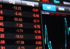 بورصة تل أبيب تتعرض لأكبر خسارة يومية مع تراجع اللون الأحمر على الشاشات