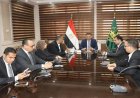 محافظ القليوبية يناقش تفعيل مبادرة الكيانات بالشارع ويدعو لتعزيز نظافة المدينة
