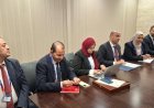 وزير العمل ونائب وزير الاقتصاد الألباني يناقشان تعزيز التعاون في تنظيم انتقال العمالة