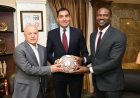 جوهر يجتمع بالأمين العام للكاف لمناقشة آخر المستجدات حول مقر الاتحاد