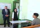 محافظ البحيرة تجري جولة تفقدية في لجان امتحانات الشهادة الإعدادية بكفر الدوار لمتابعة سير الامتحانات