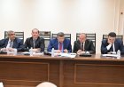 وزير المالية ينفي فرض رسوم جديدة على مسافري الدولة خلال مناقشة خطة النواب