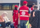 الهلال الأحمر المصري يستقبل الدفعة الخمسين من الجرحى الفلسطينيين في خطوة إنسانية هامة