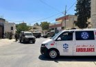 إصابة 4 فلسطينيين وإغلاق طرق نتيجة اعتداءات المستوطنين غرب رام الله