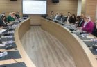 ثمانية أطعمة تعزز نضارة بشرتك وتضفي صحة لشعرك