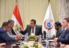 وزير الصحة يناقش مع مسؤولي شركتين عالميتين نقل تكنولوجيا كواشف فصائل الدم إلى مصر