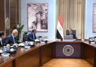رئيس الوزراء يعقد اجتماعا مع ممثلي السياحة والطيران لتعزيز الحركة السياحية