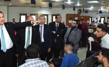 رئيس هيئة الاستثمار يقوم بجولة تفقدية في مركز خدمات المستثمرين بالعاشر من رمضان