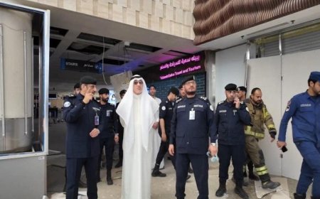 وزير داخلية الكويت يزور مطار الكويت بعد الهجوم الإيراني عليه