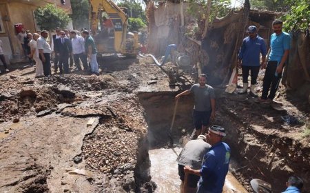 محافظ المنوفية يقوم بجولة ميدانية لتفقد موقع انفجار خط المياه في ميت خاقان