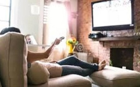 تعرف على المسافات الصحية لمشاهدة شاشات التلفاز وكيفية تجنب إجهاد العين