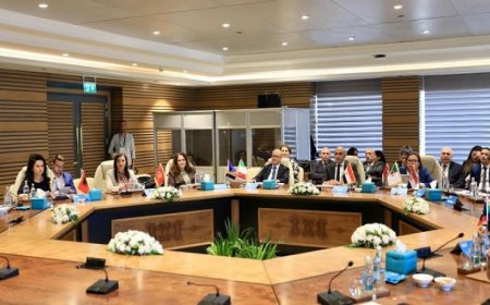 وزير التربية والتعليم المصري يعقد مائدة مستديرة مع نظيره الإيطالي تعزيزاً للتعاون التعليمي