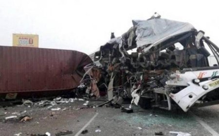 مصرع 23 شخصا وإصابة آخرين في حادث تصادم مروع بالهند