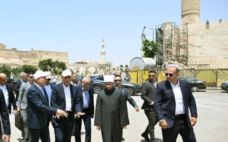 رئيس الوزراء يزور مسجد المسبح بالسيدة عائشة لمتابعة أعمال الترميم والإحياء