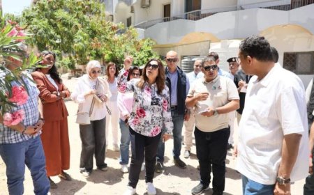 عوض ومحافظ البحر الأحمر يجريان جولة لتفقد الأنشطة السياحية والبيئية في محميات المحافظة