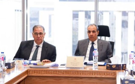 وزير الخارجية يتفاعل مع المتقدمين في الاختبار الشفوي لوظيفة الملحق الدبلوماسي