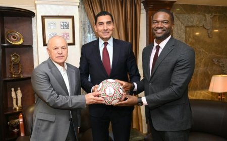 جوهر يجتمع بالأمين العام للكاف لمناقشة آخر المستجدات حول مقر الاتحاد