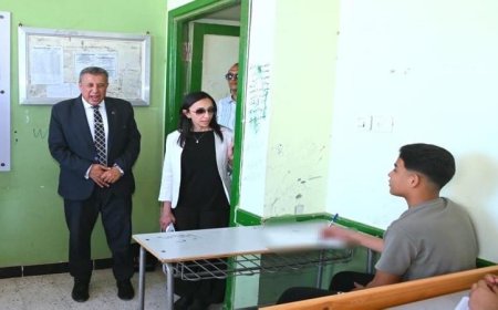 محافظ البحيرة تجري جولة تفقدية في لجان امتحانات الشهادة الإعدادية بكفر الدوار لمتابعة سير الامتحانات
