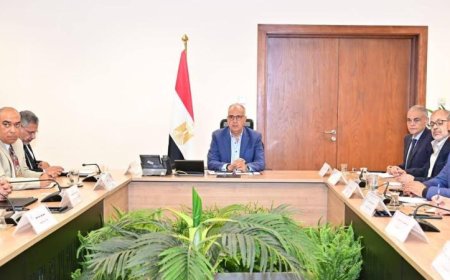 وزير الري يعقد اجتماعا لمتابعة تنفيذ الخطة الاستثمارية ويشدد على تجاوز المعوقات