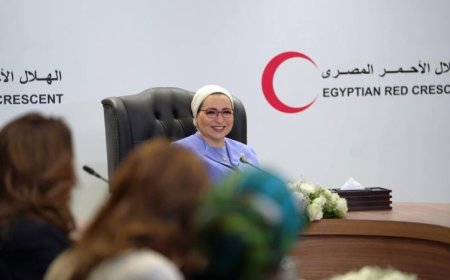 قرينة الرئيس تشيد بجهود الهلال الأحمر المصري في تقديم المساعدات الإنسانية لقطاع غزة