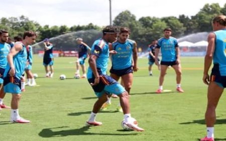 تدريبات جماعية لمنتخب إسبانيا بمشاركة يمال وويليامز