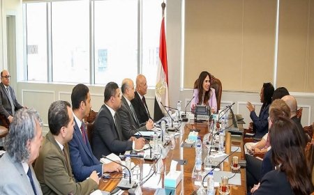 وزيرة الإسكان تلتقي وفد البنك الدولي لتعزيز التعاون المستقبلي في مشاريع الإسكان