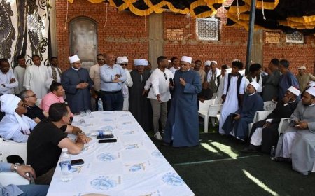 محافظ أسوان يلتقي بأهالي قرية سلوا بحري في كوم أمبو لتعزيز المشاركة المجتمعية