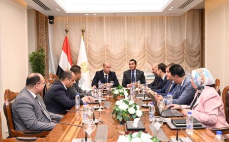 وزيرا الشباب والعمل يناقشان تعزيز التعاون لتأهيل الشباب لدخول سوق العمل
