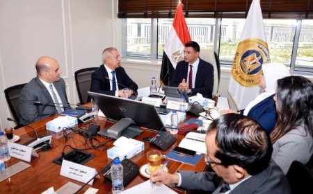 وزير الصناعة يثني على مساهمات الأكاديمية العربية للعلوم والتكنولوجيا في تأهيل الكوادر المتخصصة
