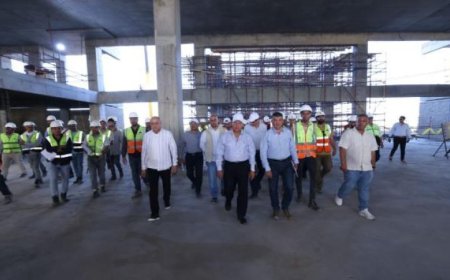 وزير النقل يقوم بجولة تفقدية لمواقع العمل في مشروع الخط الثاني للقطار الكهربائي السريع بين أسوان والأقصر