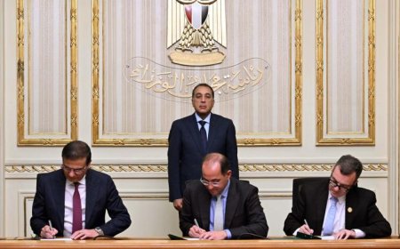 رئيس الوزراء يشارك في توقيع اتفاقيتين إطاريتين لحل تشابكات مالية تاريخية