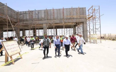 وزير النقل ومحافظ أسوان يجريان جولة تفقدية لمتابعة محطات ومسار الخط الثاني لشبكة القطار السريع