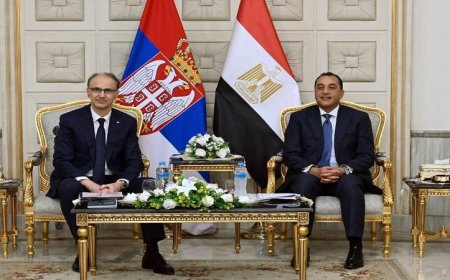 رئيس الوزراء يؤكد على ضرورة تعزيز اتفاقية التجارة الحرة مع صربيا